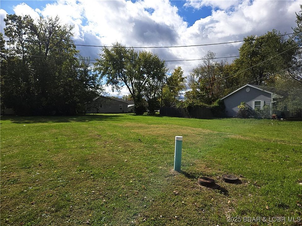 2nd image of 218 W 8th St