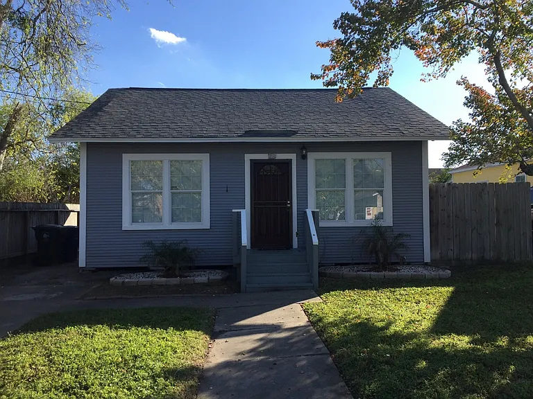 919 Elizabeth St — Photo 1