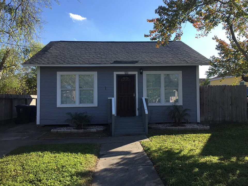 919 Elizabeth St