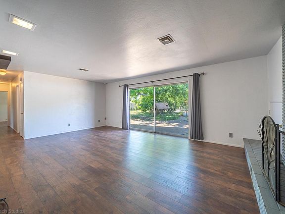 5th image of 4436 Darwin Dr