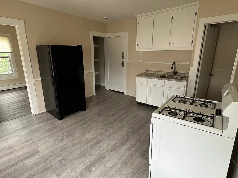 33 Dewey St #3N — Photo 5