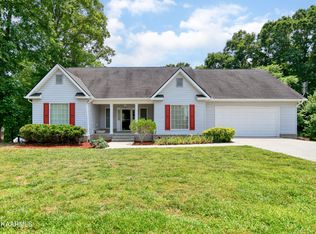 1304 Bird Rd, Lenoir City, TN 37771