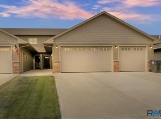 3818 E Brewster St, Sioux Falls, SD 57108