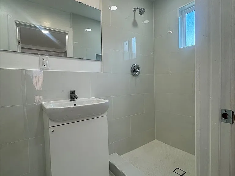 3615 N Mountain View Ave — Photo 3