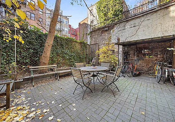 5th image of 512 E 11th St APT 2D