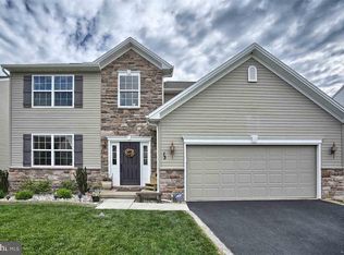 13 Hamlet Cir, Mechanicsburg, PA