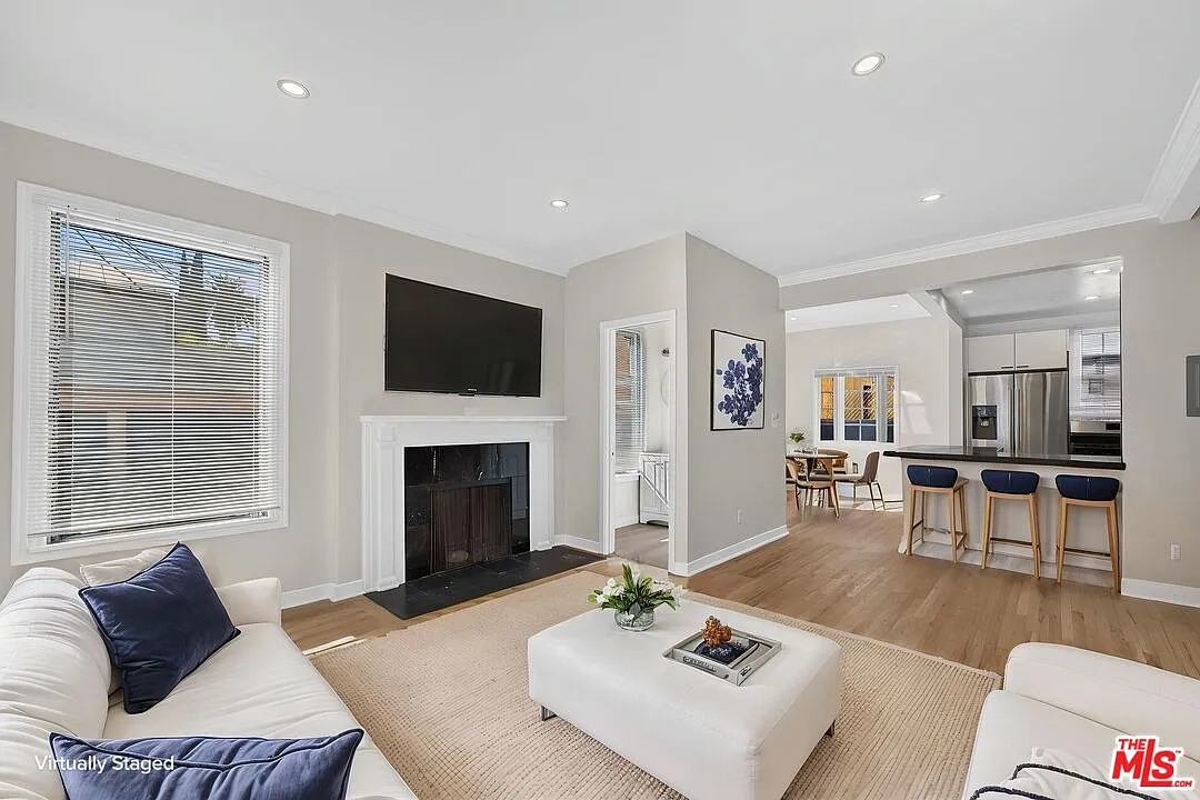 2 bed, 1.5 bath, 1100 sqft, $4,215 — Photo 1