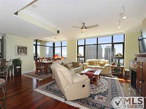 5th image of 700 W East St Unit 1906