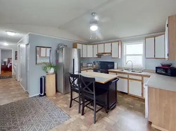 370 Skogg Ave #370, Hinton, AB T7V 1A8