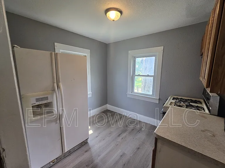 301 Leland Ave — Photo 18