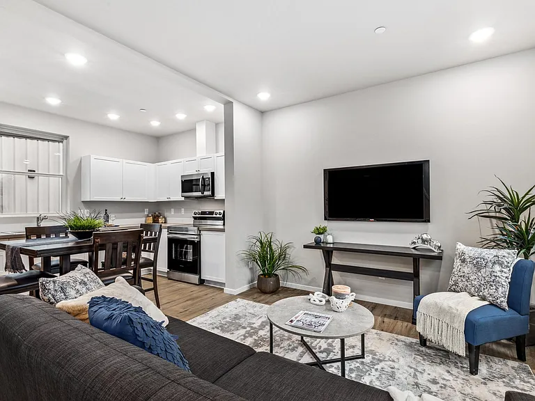 Broadmoor Commons Townhomes — Photo 34