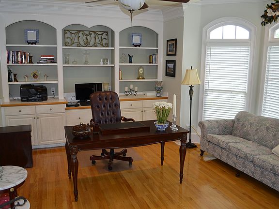 4th image of 315 Sharpe Ln