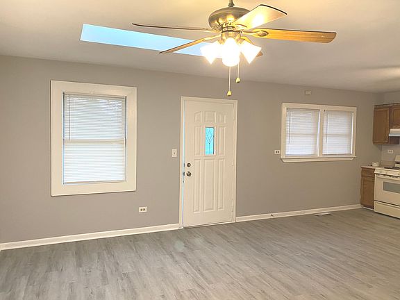 3rd image of 1609 Grove Dr