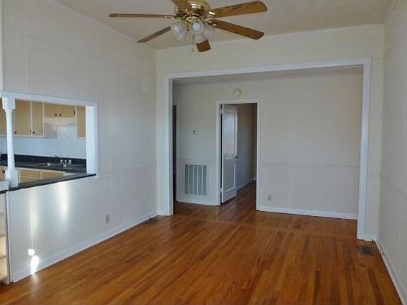 2nd image of 1924 Oakland St
