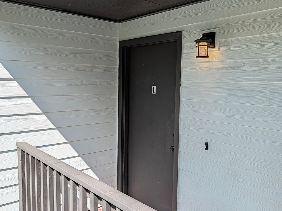 1st image of 8100 Delridge Way SW APT 1