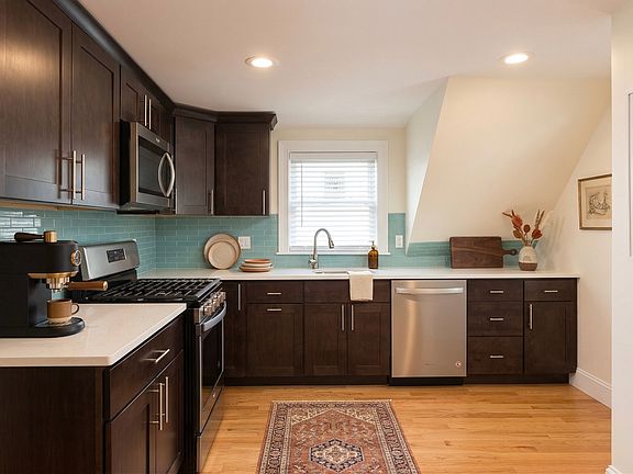 5th image of 9 Rock Valley Ave #22