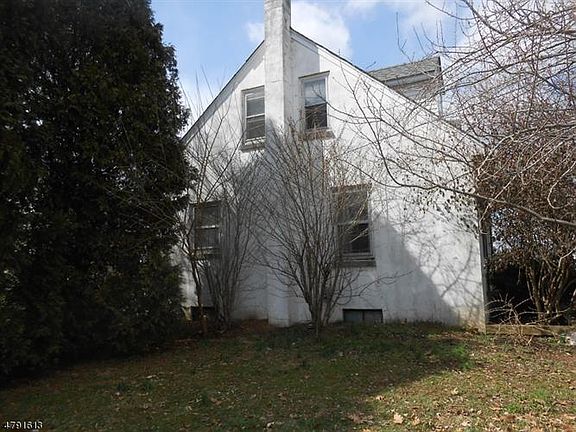 5th image of 590 Ringwood Ave