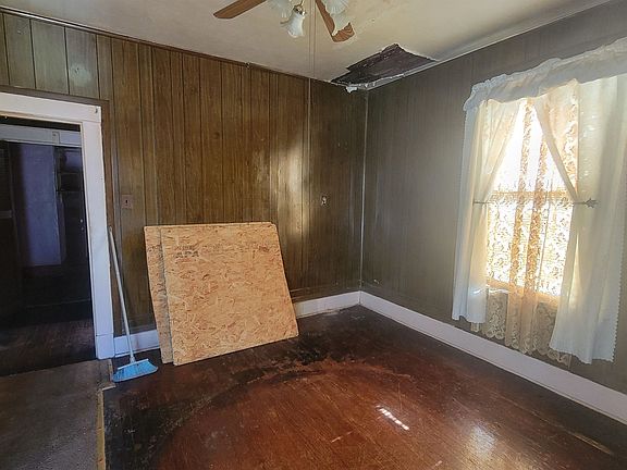 5th image of 727 Richmond Ave