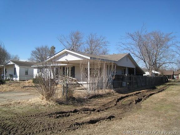 3rd image of 219 E Wells Blvd