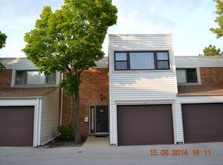 364 Willow Tree Ct, Hoffman Estates, IL 60169