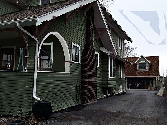 view of Coach House behind Main Street House