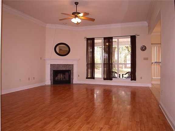 3rd image of 305 Lake Erie Dr