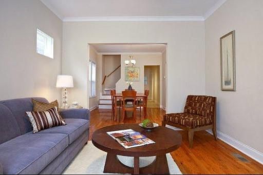 3rd image of 5231 W Waveland Ave