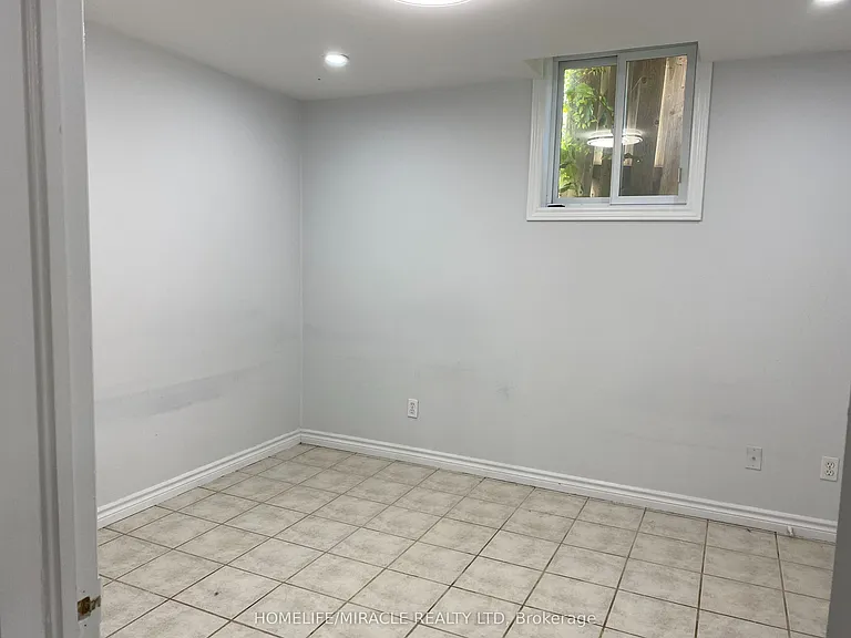 204 Delaney Dr #BASEMENT — Photo 13