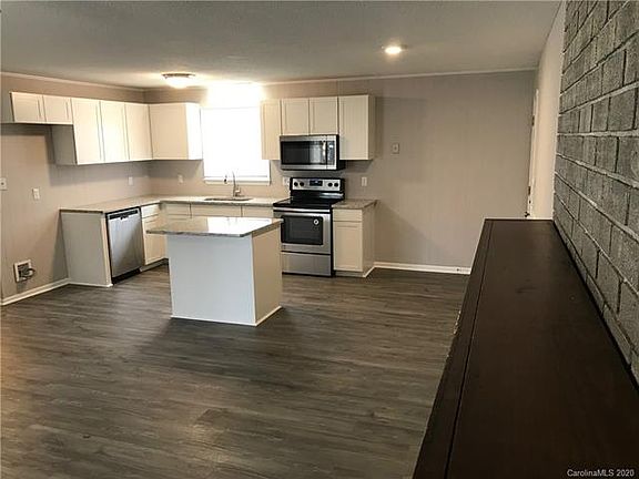 4th image of 4518 Greenwood Dr