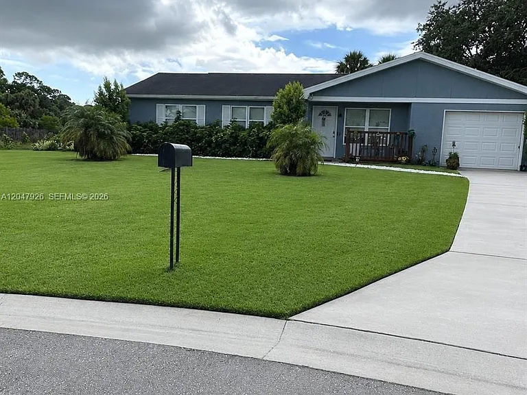 2096 SE Ancora Ct — Photo 1