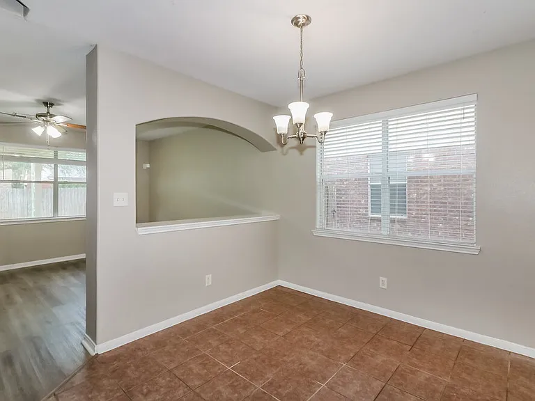 6015 Starbrook Creek Dr — Photo 7