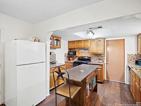5th image of 7610 Meadow Green St