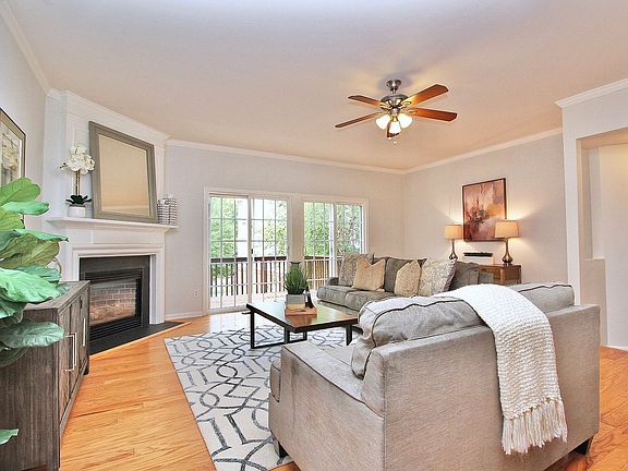4th image of 2940 Castleberry Ct