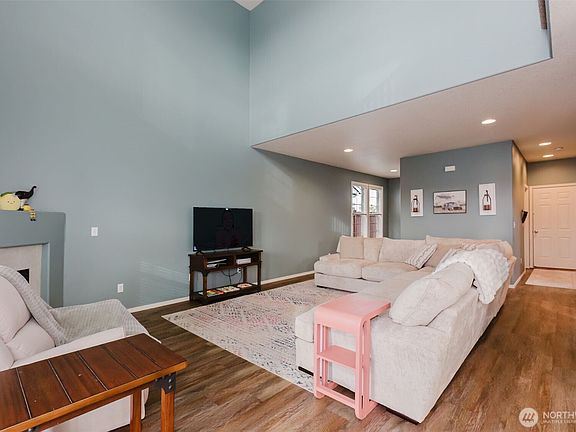 5th image of 8324 Sweetbrier Loop SE