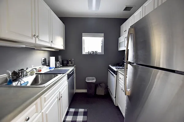 Rented by REAL New York | media 19