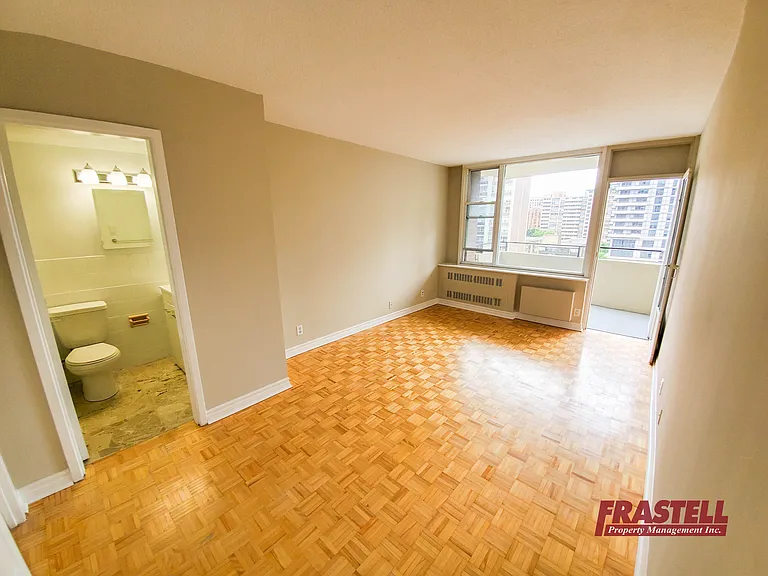 55 Erskine Ave — Photo 37
