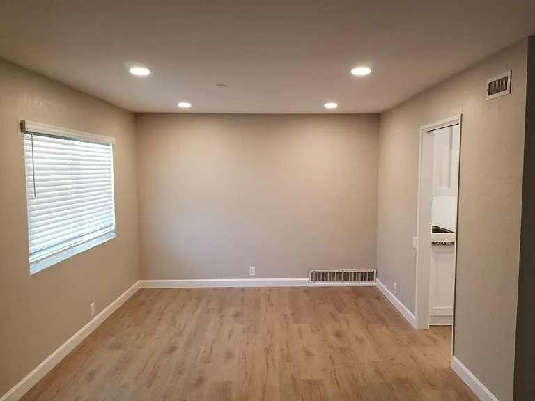 16598 Bernardo Oaks Dr — Photo 7