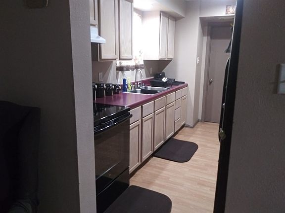 5th image of 904 E Crockett St