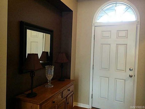 3rd image of 14 Eagleview Dr