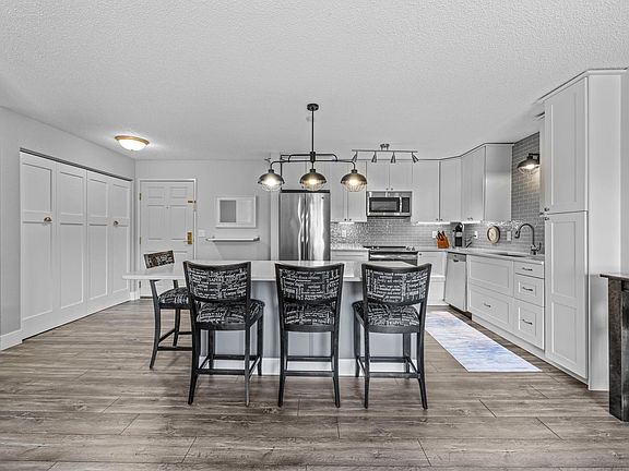 3rd image of 1321 Lake Dr #216