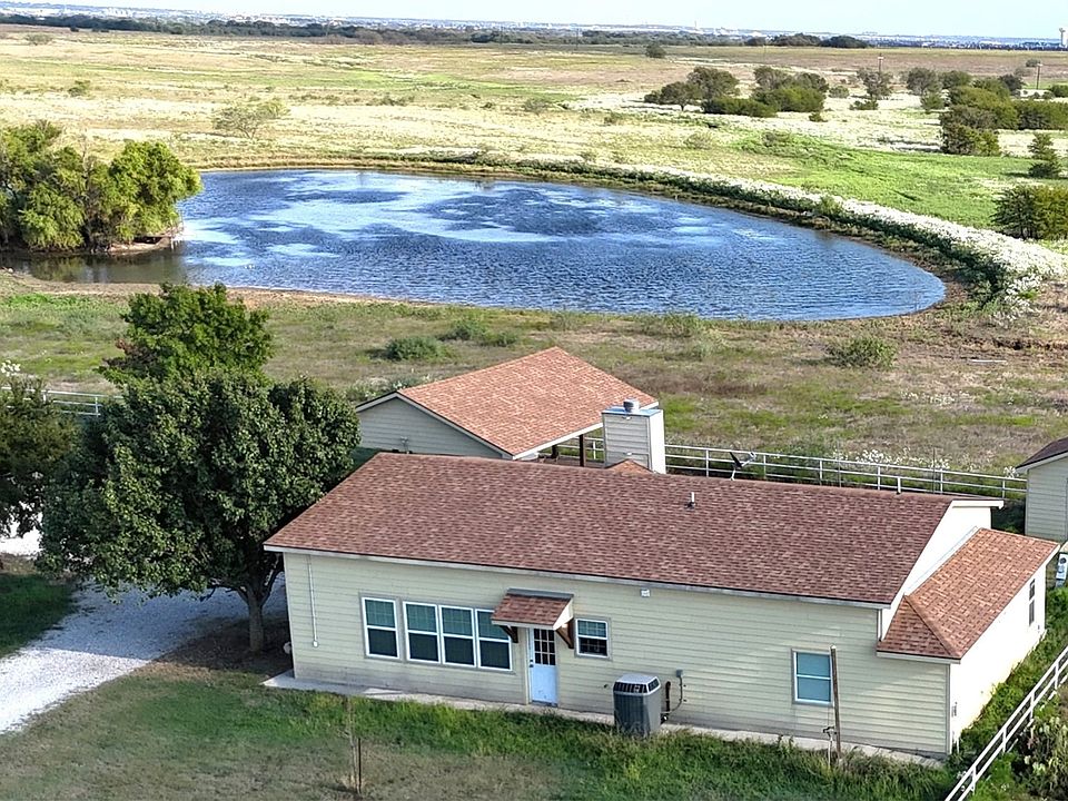 Guesthouse and view of lake