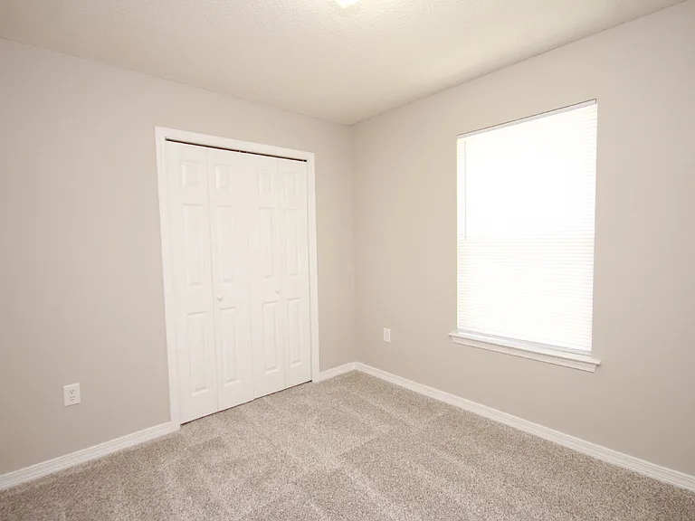 1077 Antigua Cir — Photo 8