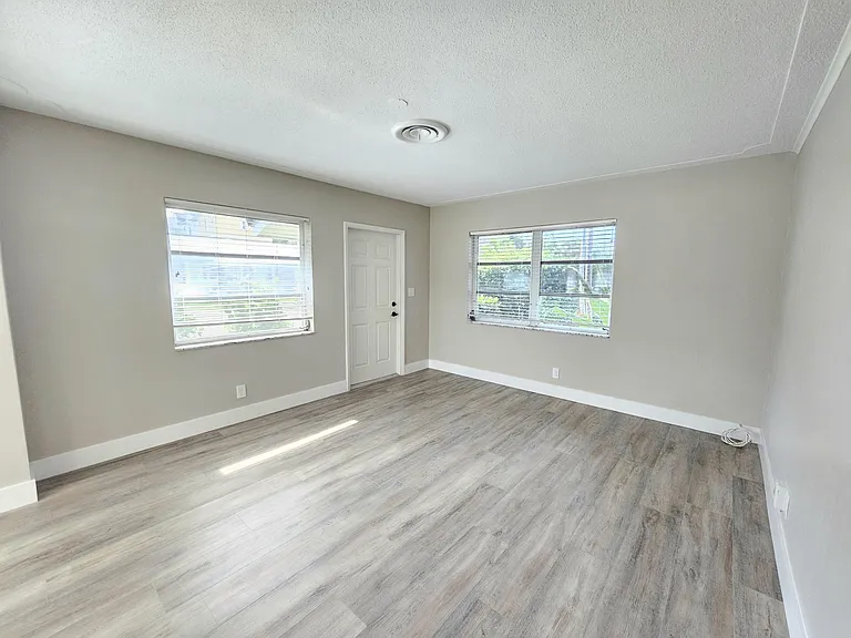 2110 NE 41st St #D — Photo 14