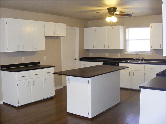 3rd image of 133 Canary Dr