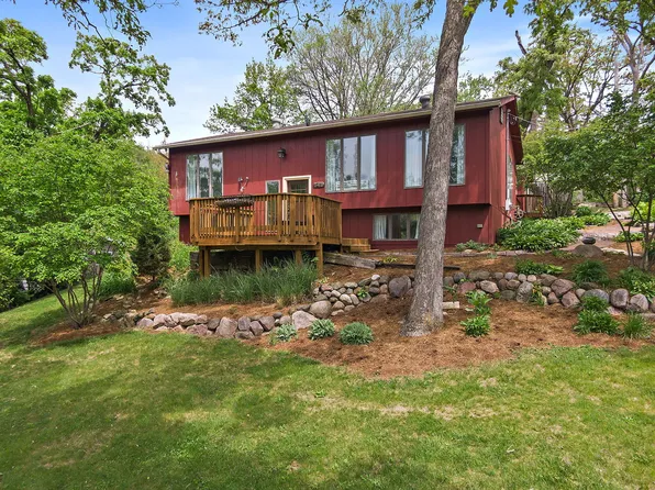 543 Blackhawk Dr, Lake In The Hills, IL 60156