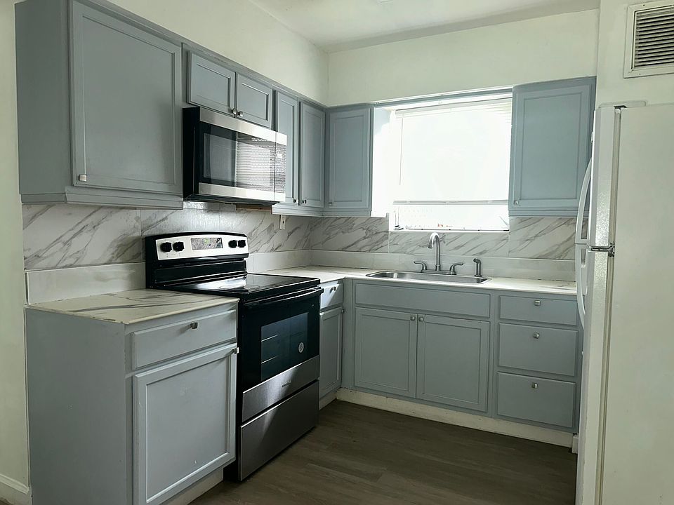 1st image of 425 SW 18th Ave #427