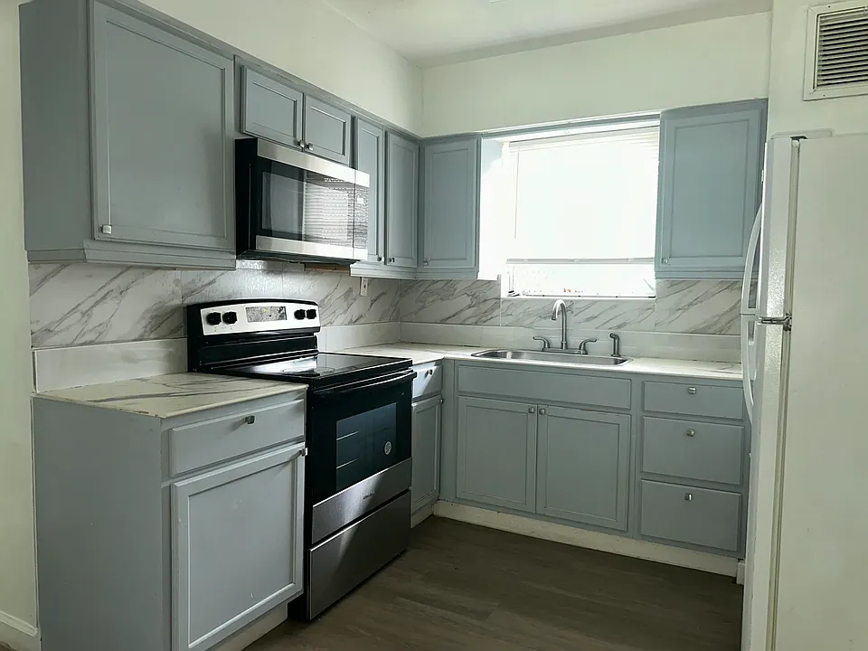 425 SW 18th Ave