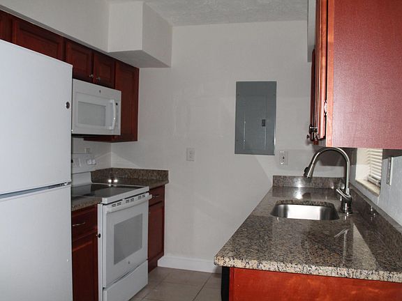 5th image of 754 Date Palm Dr