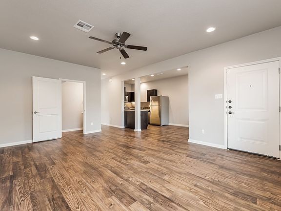 2nd image of 400 Bosque Blvd Unit 304