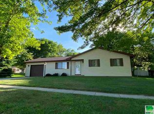 109 13th Ave SE, Le Mars, IA 51031